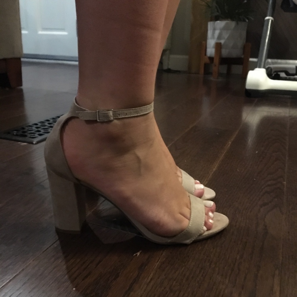 nude suede heels - Picture 6 of 7